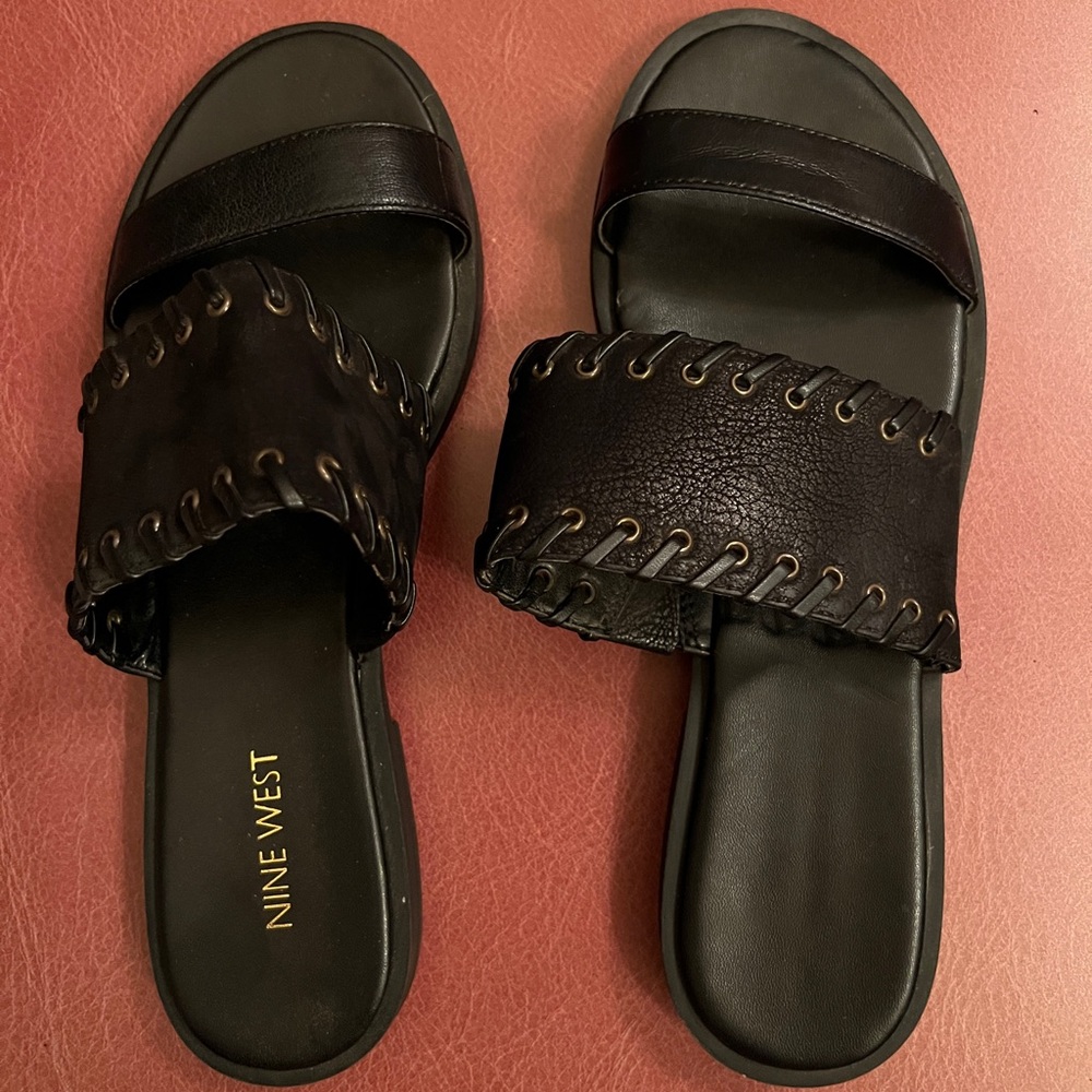Nine West Black Leather Slide Eyelet Flat Sandals (Size 9M)
